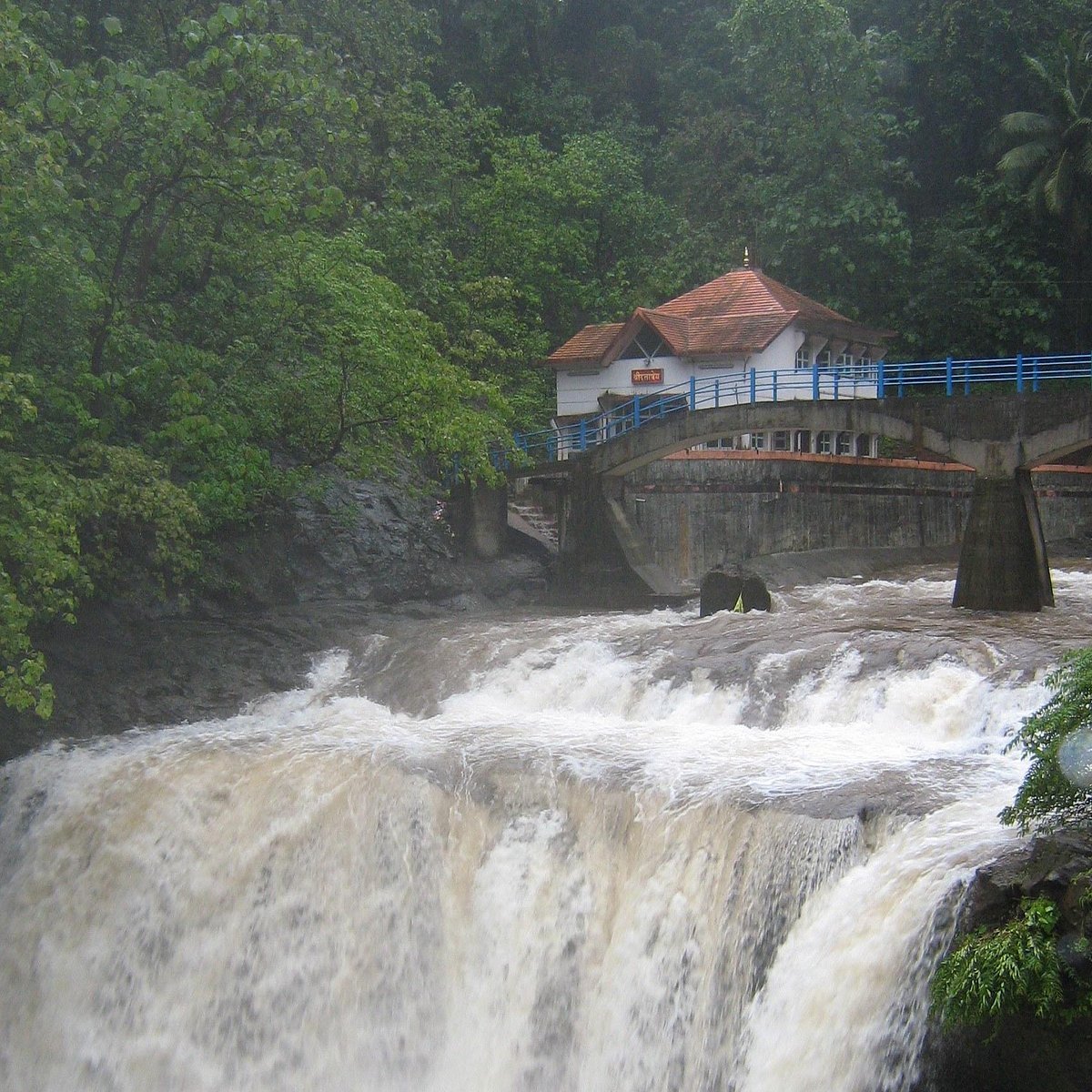 dhootpapeshwar-temple
